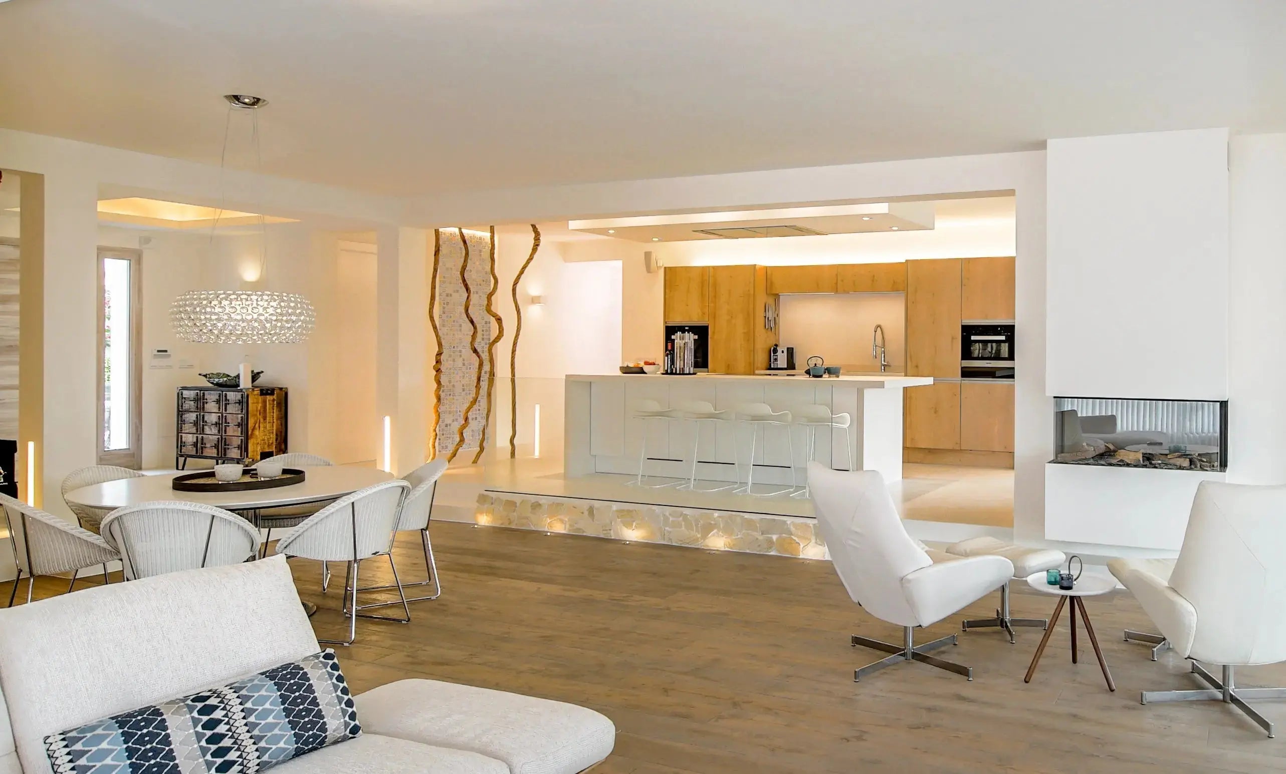The Istan Lake Villa Eichholtz by IdHouse